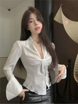 Deeptown/ Сексуальные Белые блузки с V-образным вырезом, Женские модные облегающие рубашки в корейском стиле с расклешенными рукавами, укороченные Прозрачные топы, Шикарная эстетика