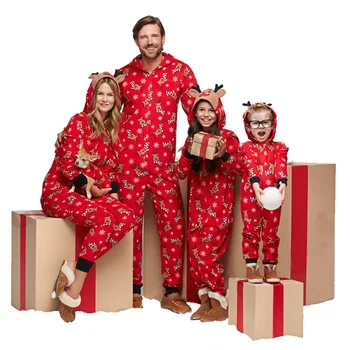 Рождественские пижамы Одинаковая одежда для семьи 2023 Красный комбинезон с капюшоном для мамы и дочки, одежда для отца и сына, пижамы для мамы и ребенка